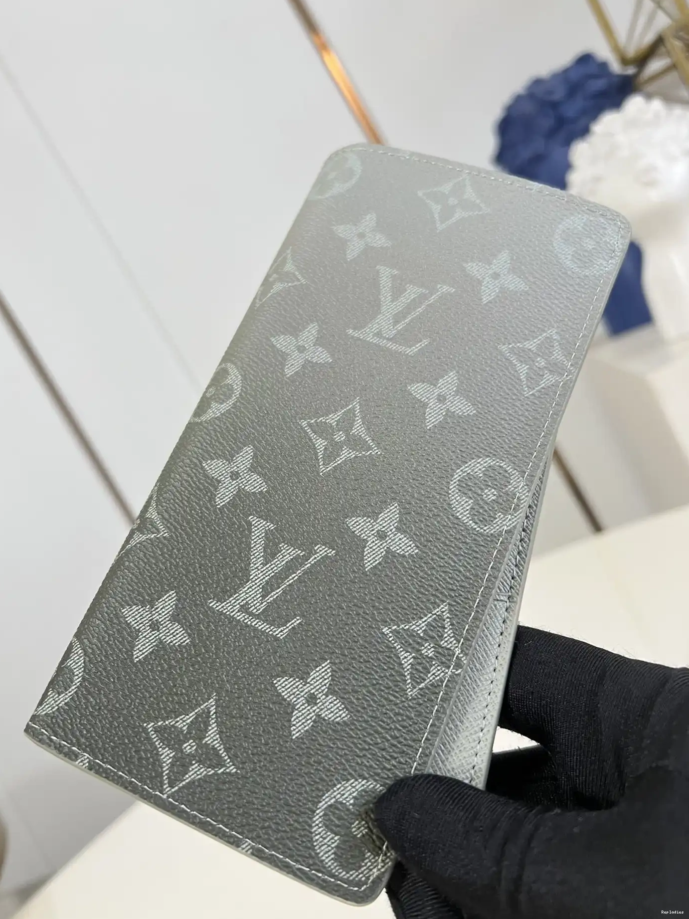 Cheap VUITTON BRAZZA LOUIS WALLET-10*19*2cm 0521